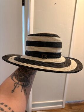 Classic Black & Cream Women's Wide-Brim Straw Hat with Buckle